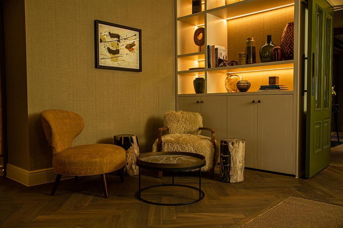 Falcon Hotel โทสเตอร์ ภายนอก รูปภาพ